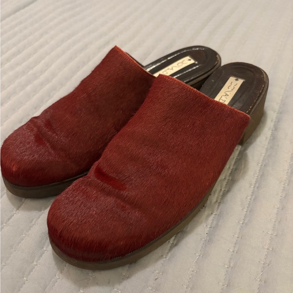 Donald J. Pliner Red/Wine Burgundy Slides Clogs Calf Hair Lightweight Size 10 - Picture 4 of 8